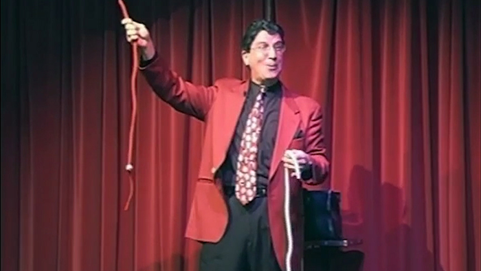 Amazing Acrobatic Knot w/xtra knot Red and White (Gimmicks and Online Instructions) by Daryl